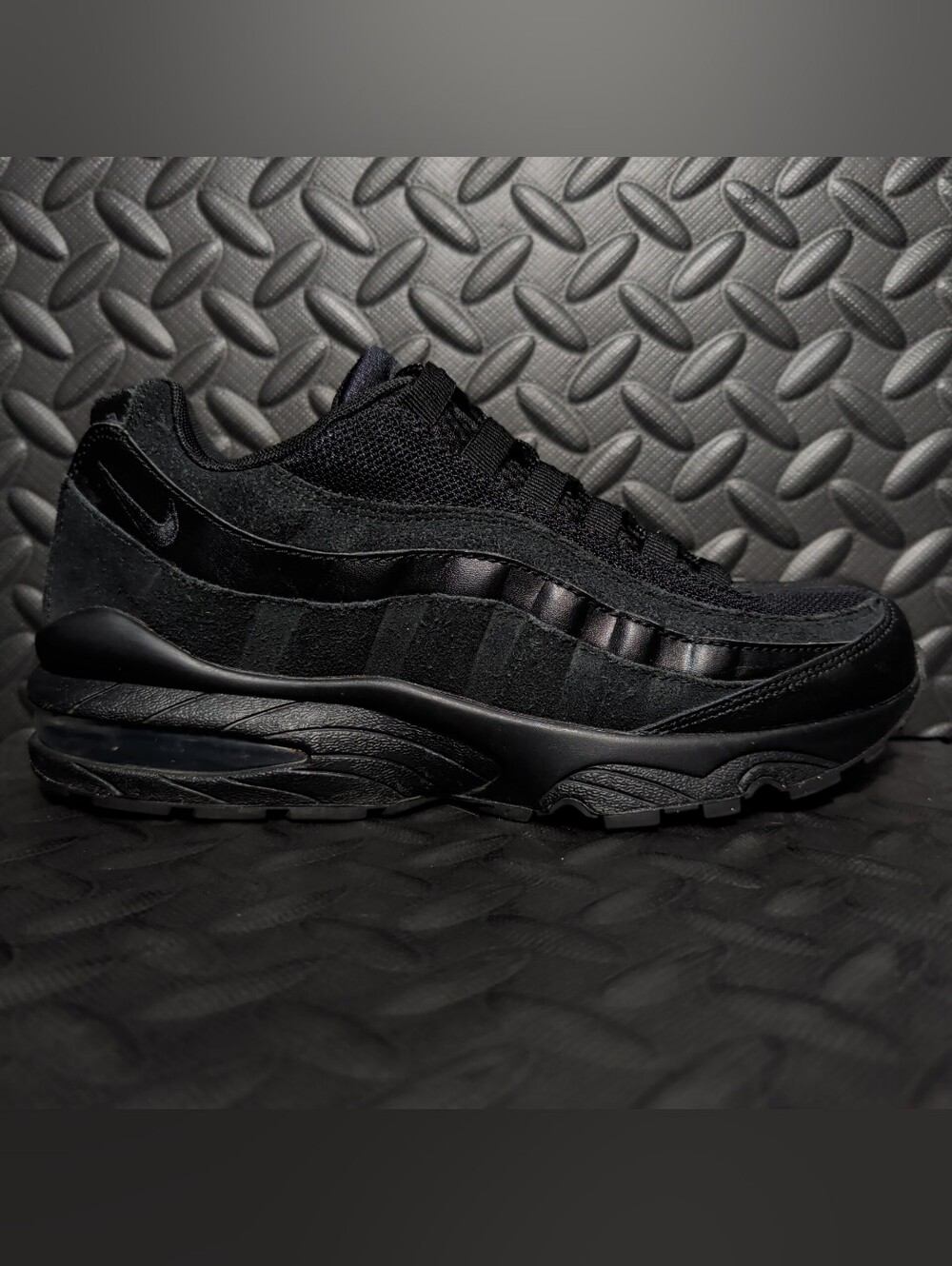 Nike Air Max 95 Triple Black Size 6.5y 307565-055